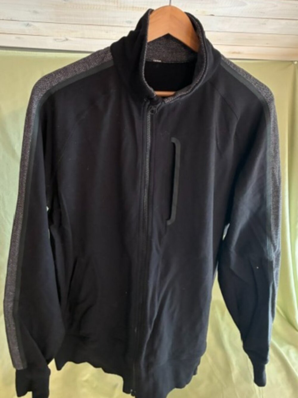 Lululemon men's large black, full zip jacket.